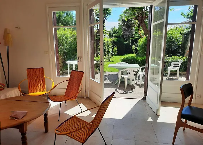 Maison Familiale Renovee Pour 13 Pers. A Royan, Proche Plage - Fr-1-494-204